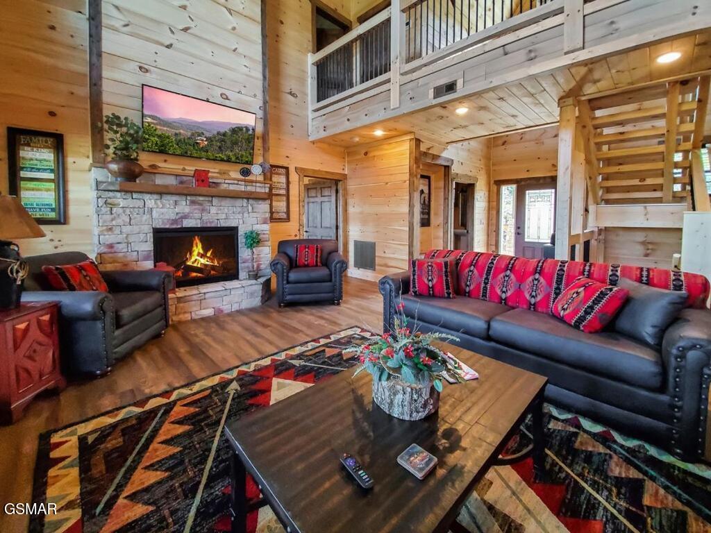 Gatlinburg, Tennessee, 37738, United States, 4 Bedrooms Bedrooms, ,6 BathroomsBathrooms,Residential,For Sale,1976574