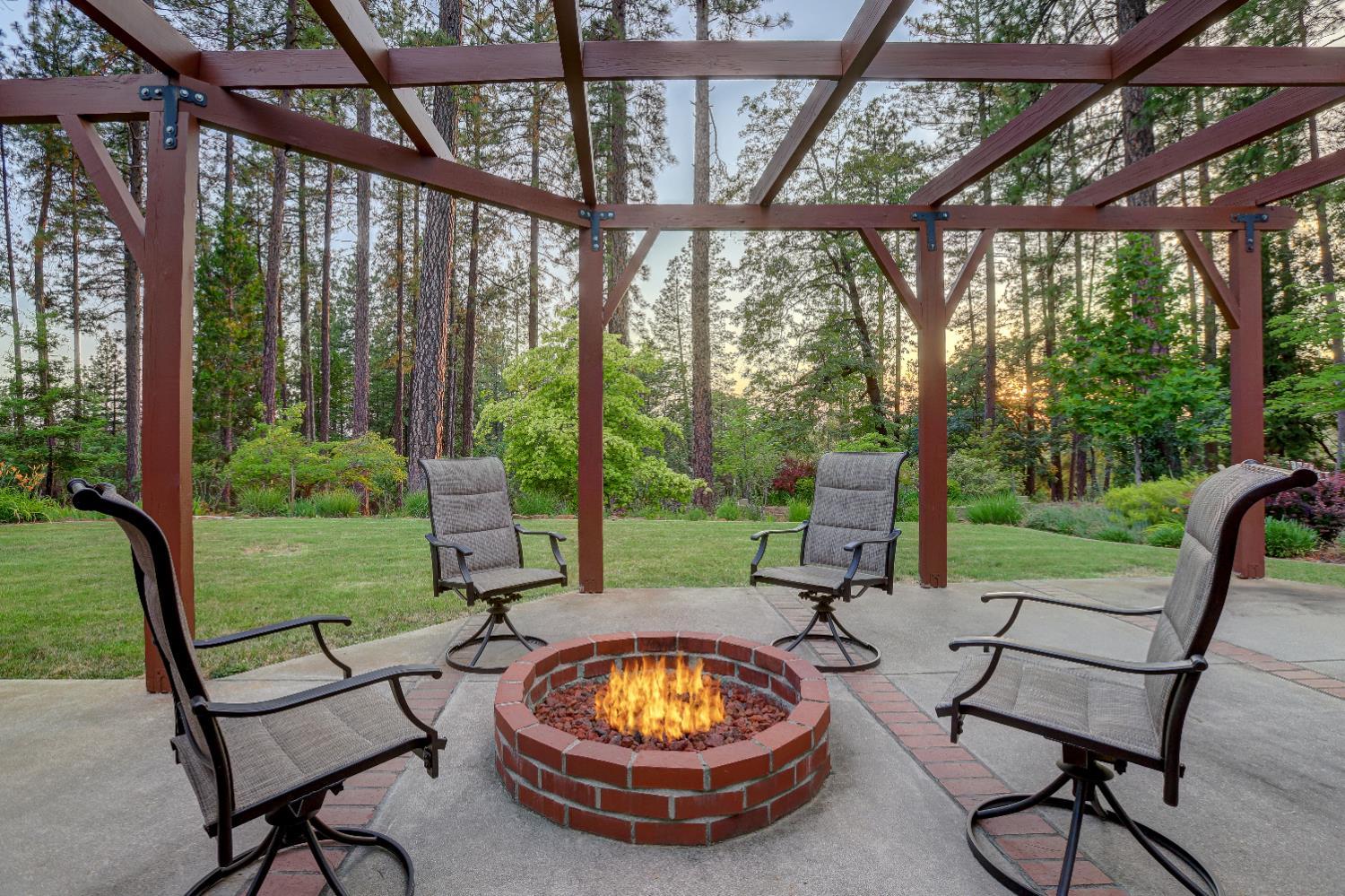 Grass Valley, California, 95949, United States, 3 Bedrooms Bedrooms, ,3 BathroomsBathrooms,Residential,For Sale,1856649