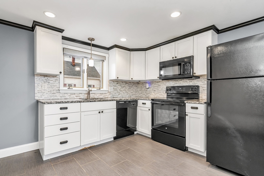 Haverhill, Massachusetts, 01830, United States, 5 Bedrooms Bedrooms, ,3 BathroomsBathrooms,Residential,For Sale,1990407