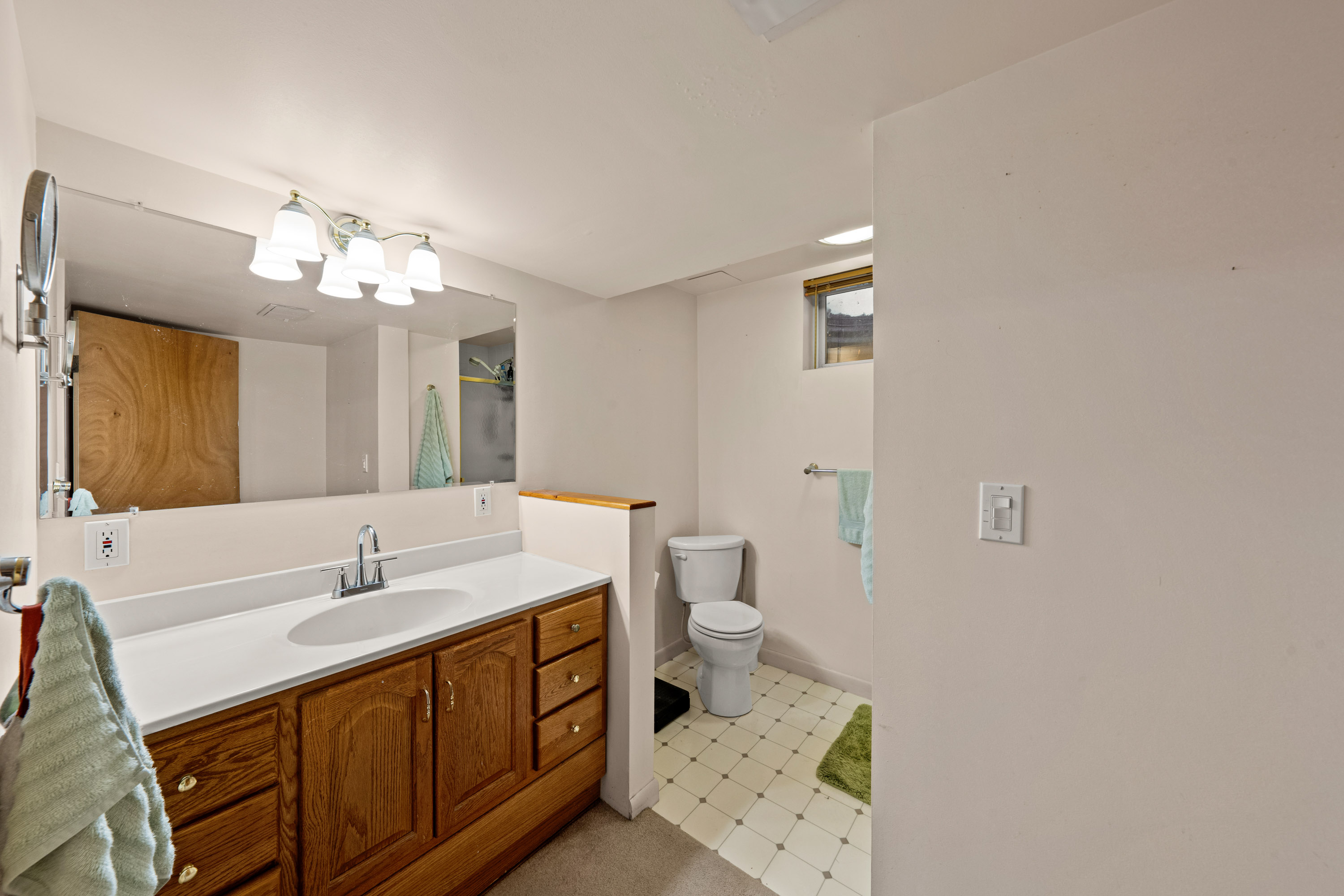  Beautifully Updated 5-Bedroom, 3-Bath Ranch - 物件實景