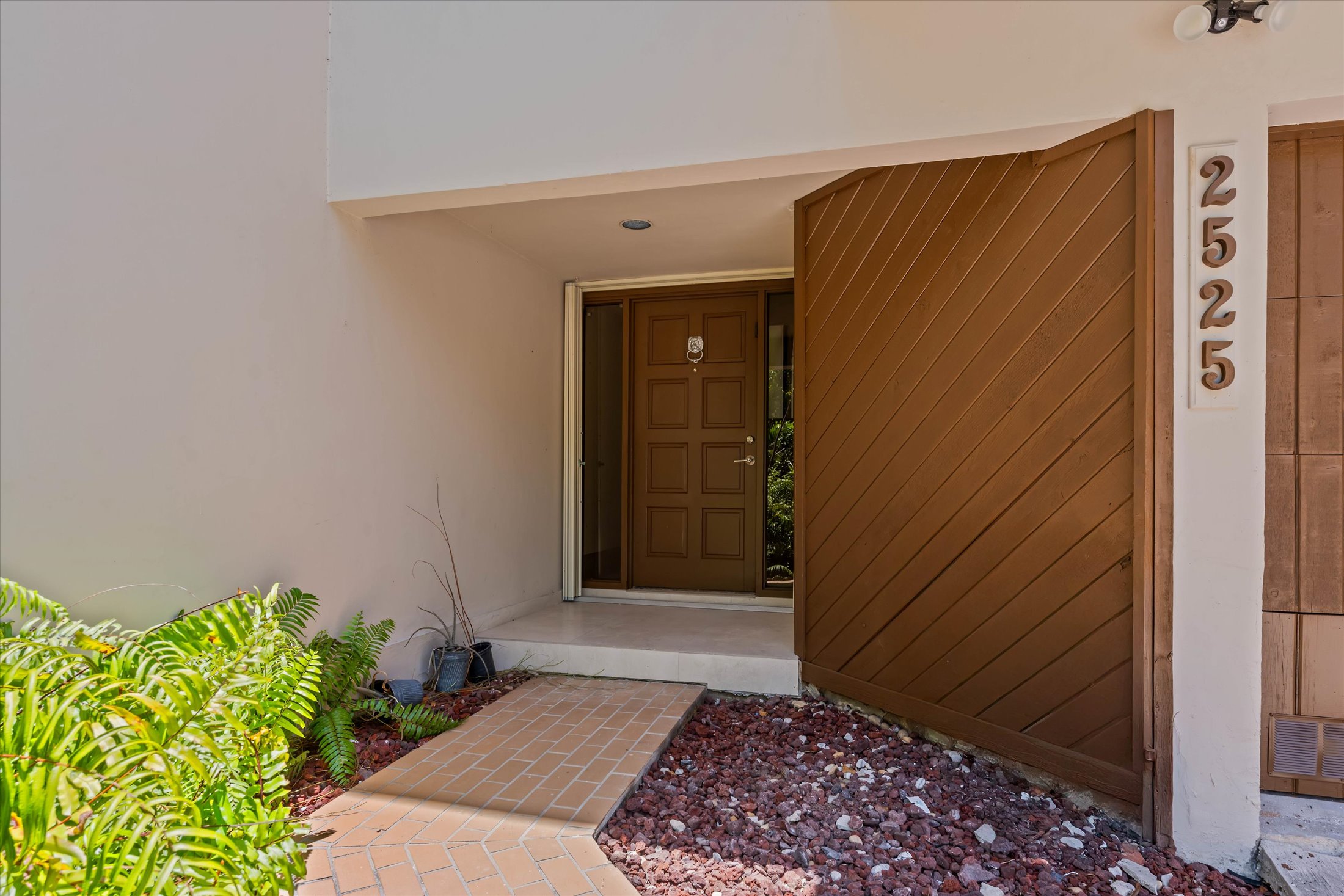  2525 NE 135th St, North Miami, FL, 33181 - 物件實景