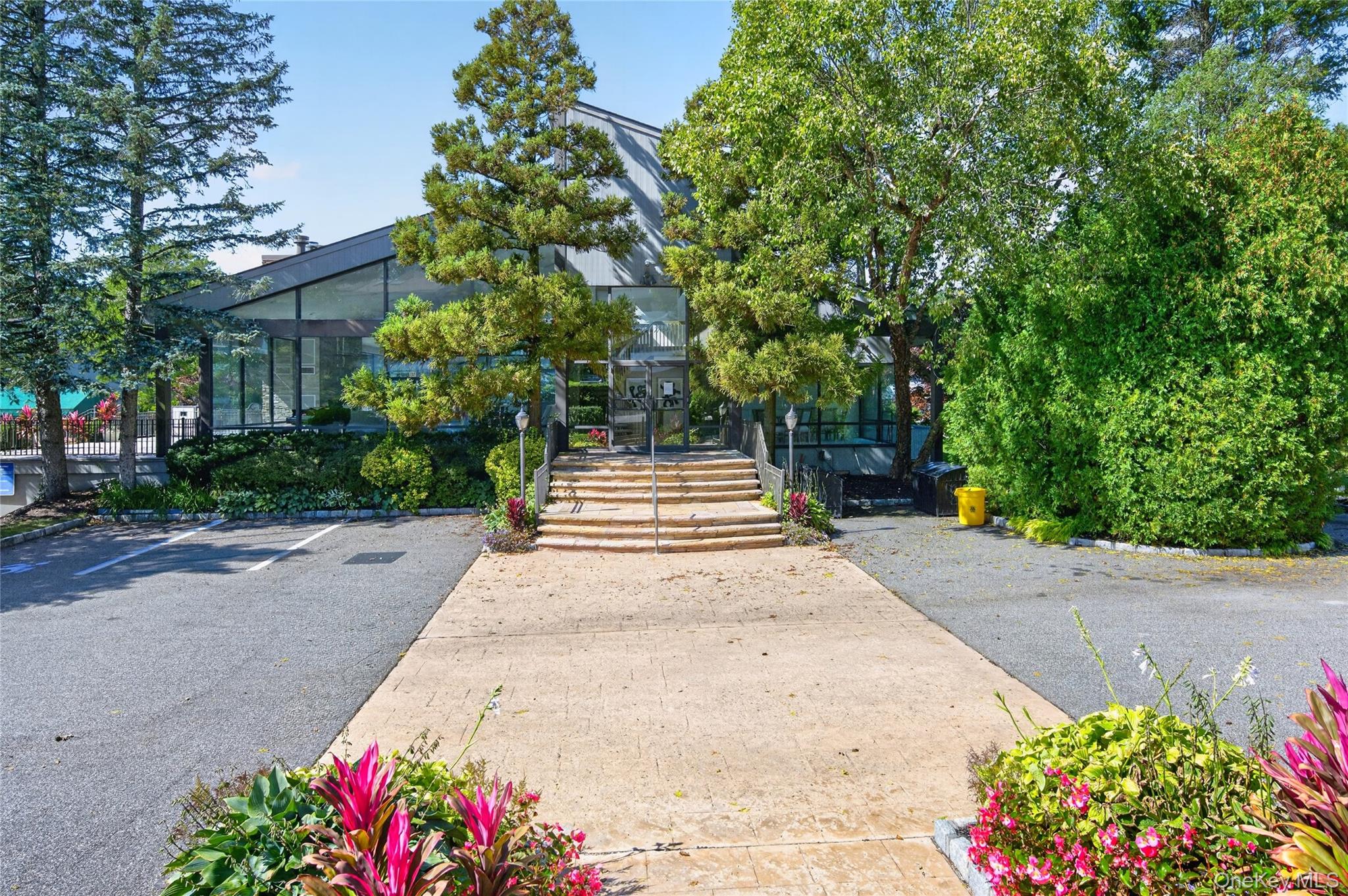  93 Eagle Chase, Woodbury, NY, 11797 - 物件實景
