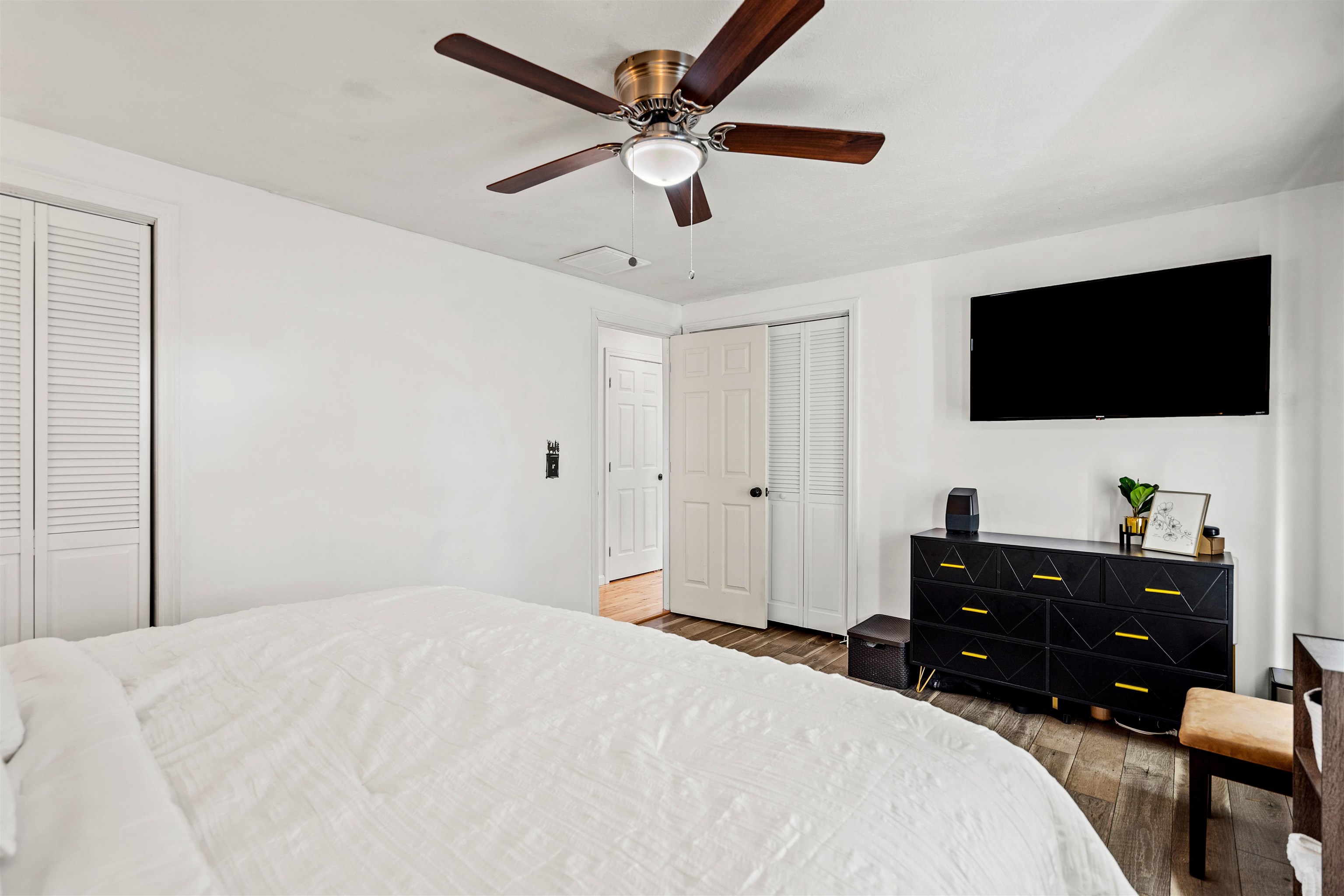 Manchester, New Hampshire, 03103, United States, 3 Bedrooms Bedrooms, ,2 BathroomsBathrooms,Residential,For Sale,1989722