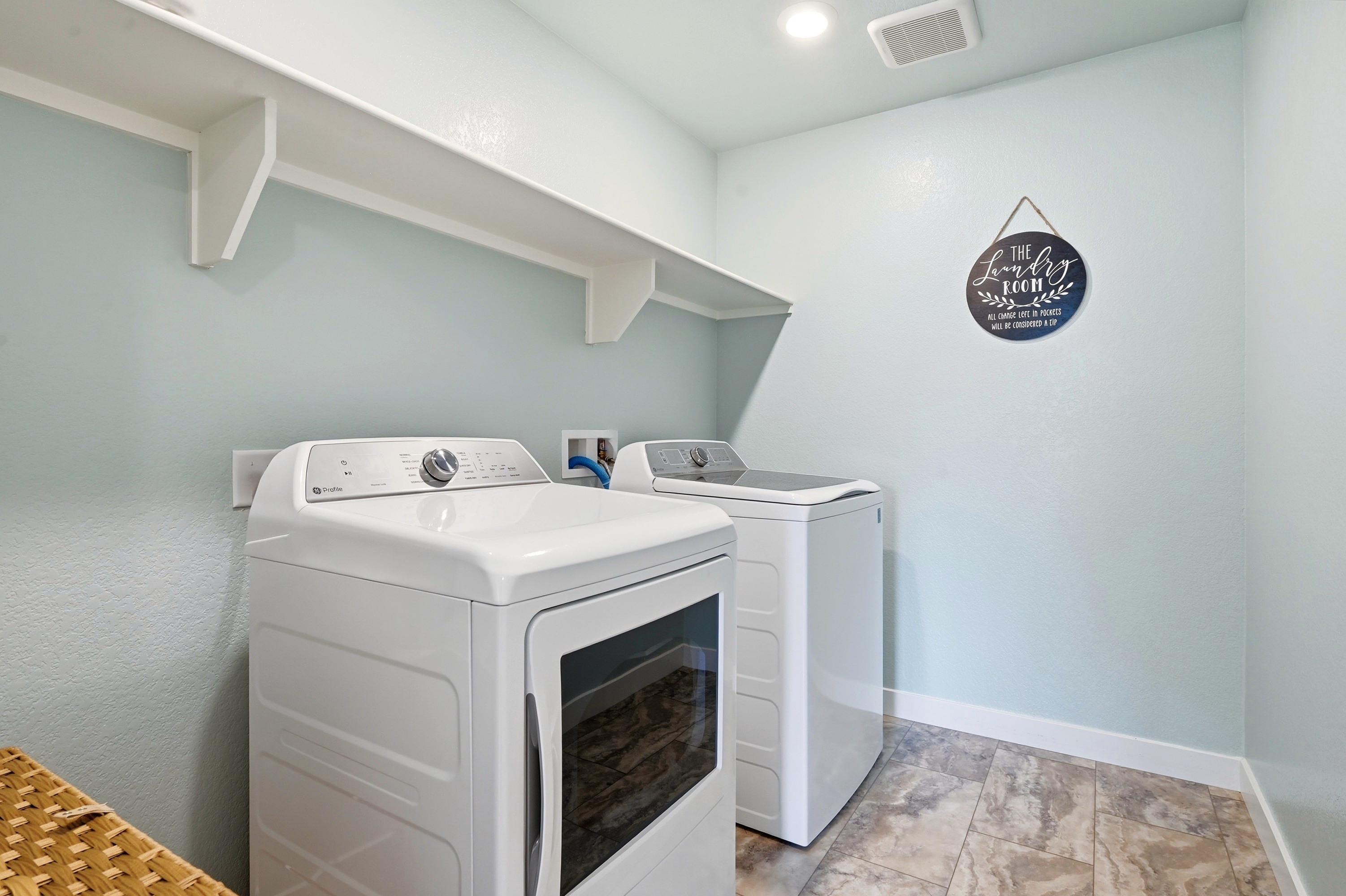 Thornton, Colorado, 80602, United States, 4 Bedrooms Bedrooms, ,2 BathroomsBathrooms,Residential,For Sale,2048657