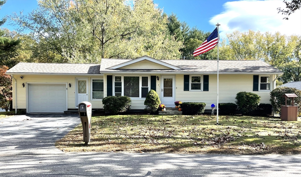 Grafton, Massachusetts, 01519, United States, 3 Bedrooms Bedrooms, ,1 BathroomBathrooms,Residential,For Sale,1982676
