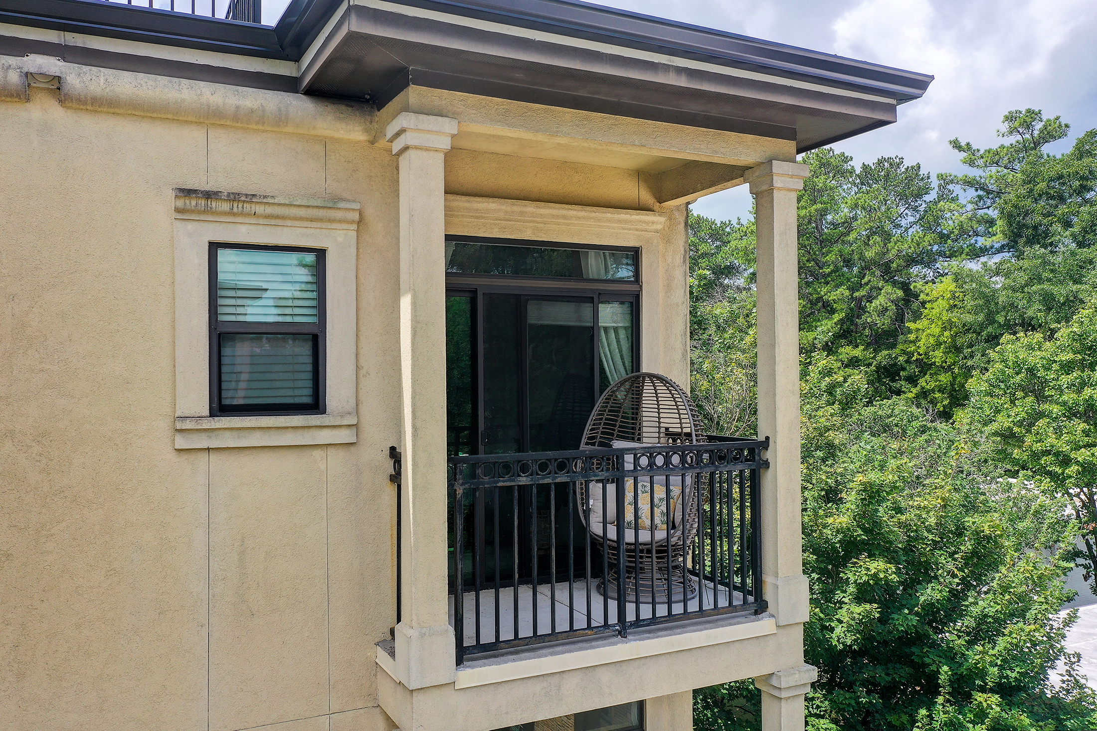  Beautifully Maintained and Light-filled Top Floor Corner Unit - 物件實景