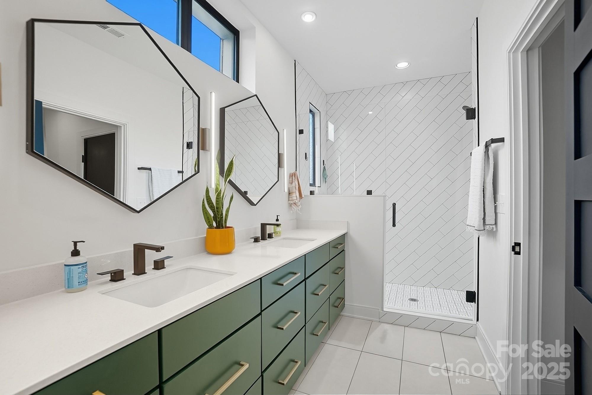 Charlotte, North Carolina, 28205, United States, 2 Bedrooms Bedrooms, ,3 BathroomsBathrooms,Residential,For Sale,1956240