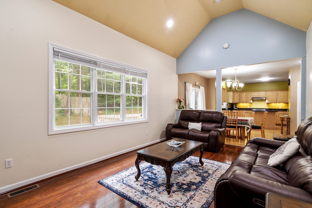 Chelmsford, Massachusetts, 01824, United States, 4 Bedrooms Bedrooms, ,3 BathroomsBathrooms,Residential,For Sale,1940334