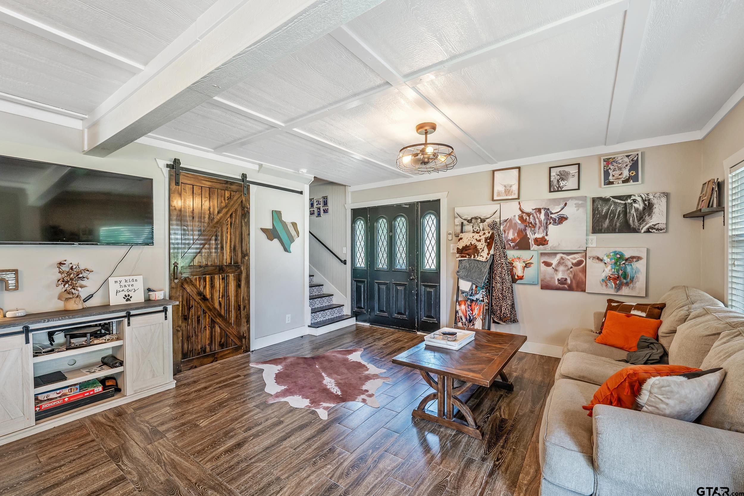 Mineola, Texas, 75773, United States, 3 Bedrooms Bedrooms, ,3 BathroomsBathrooms,Residential,For Sale,1951277