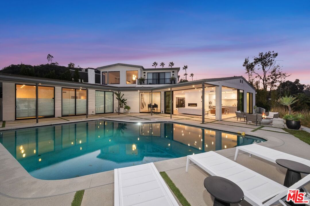 Los Angeles, California, 90046, United States, 5 Bedrooms Bedrooms, ,6 BathroomsBathrooms,Residential,For Sale,1897072