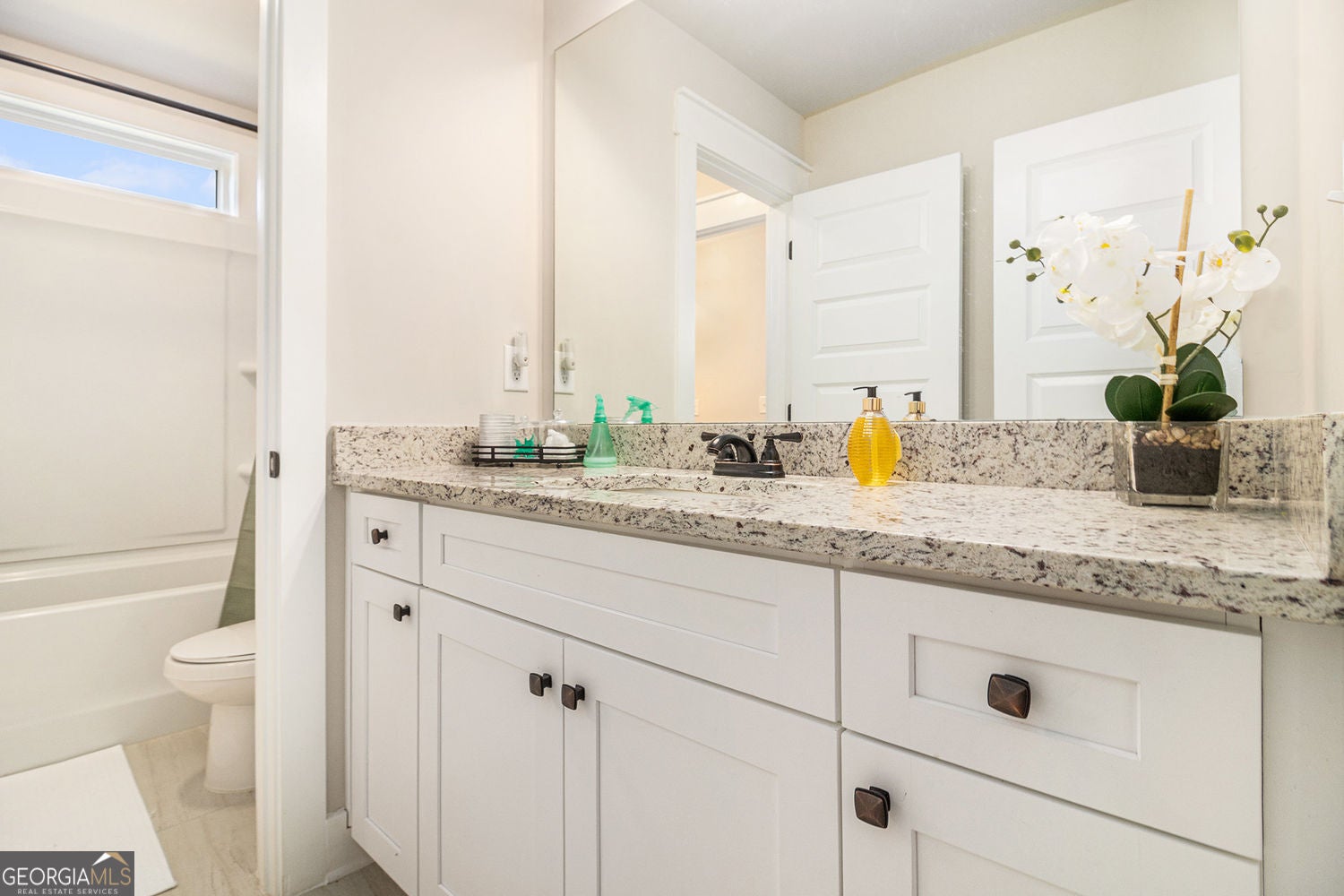 Senoia, Georgia, 30276, United States, 5 Bedrooms Bedrooms, ,4 BathroomsBathrooms,Residential,For Sale,1985823