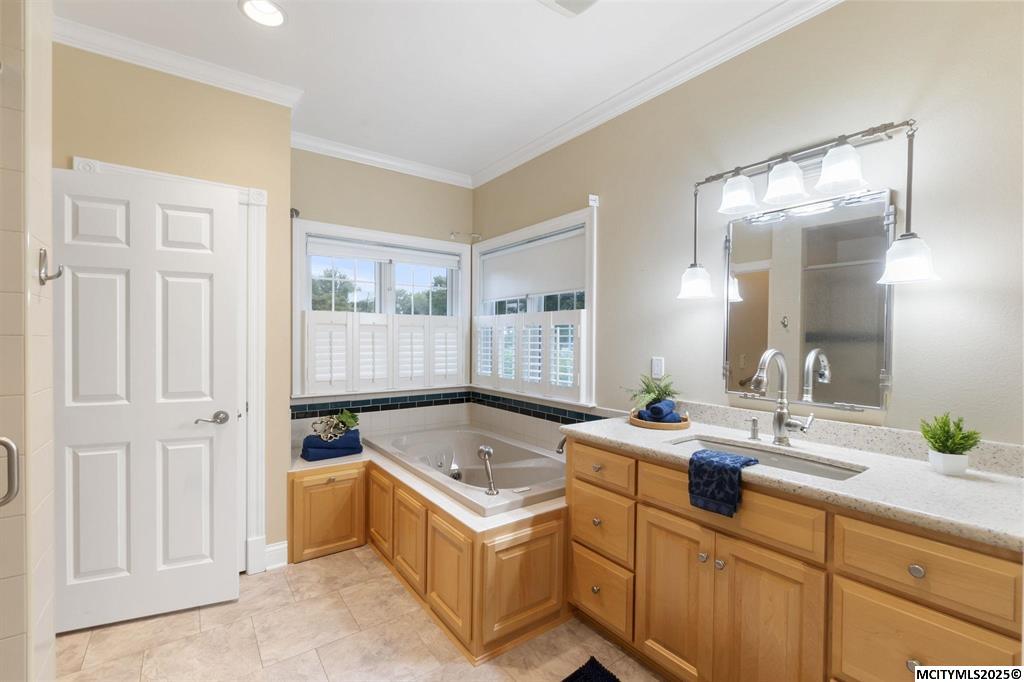 Mason City, Iowa, 50401, United States, 5 Bedrooms Bedrooms, ,4 BathroomsBathrooms,Residential,For Sale,1973709