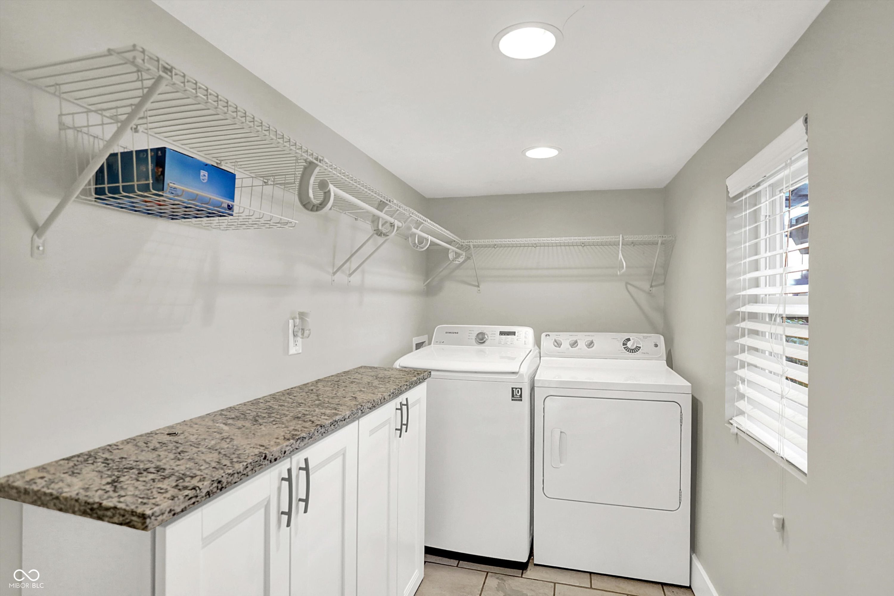 Zionsville, Indiana, 46077, United States, 3 Bedrooms Bedrooms, ,2 BathroomsBathrooms,Residential,For Sale,1981212