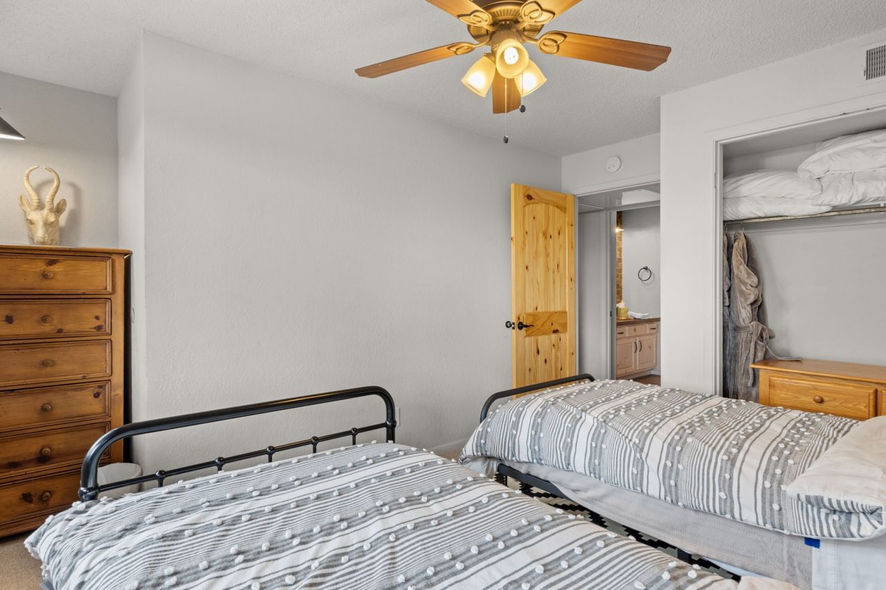 Santa Fe, New Mexico, 87501, United States, 2 Bedrooms Bedrooms, ,3 BathroomsBathrooms,Residential,For Sale,1959101