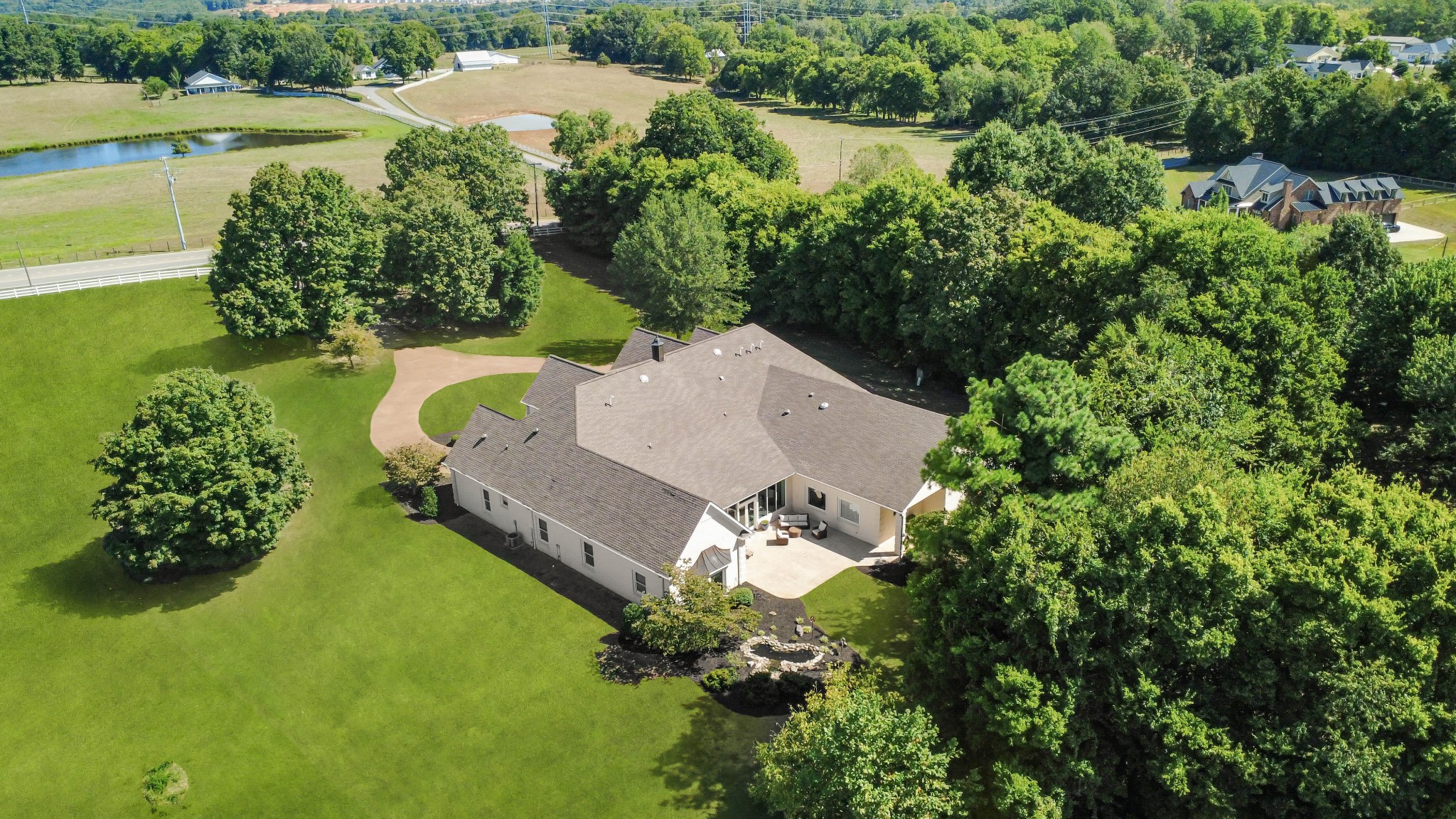 Clarksville, Tennessee, 37043, United States, 4 Bedrooms Bedrooms, ,4 BathroomsBathrooms,Residential,For Sale,1980790