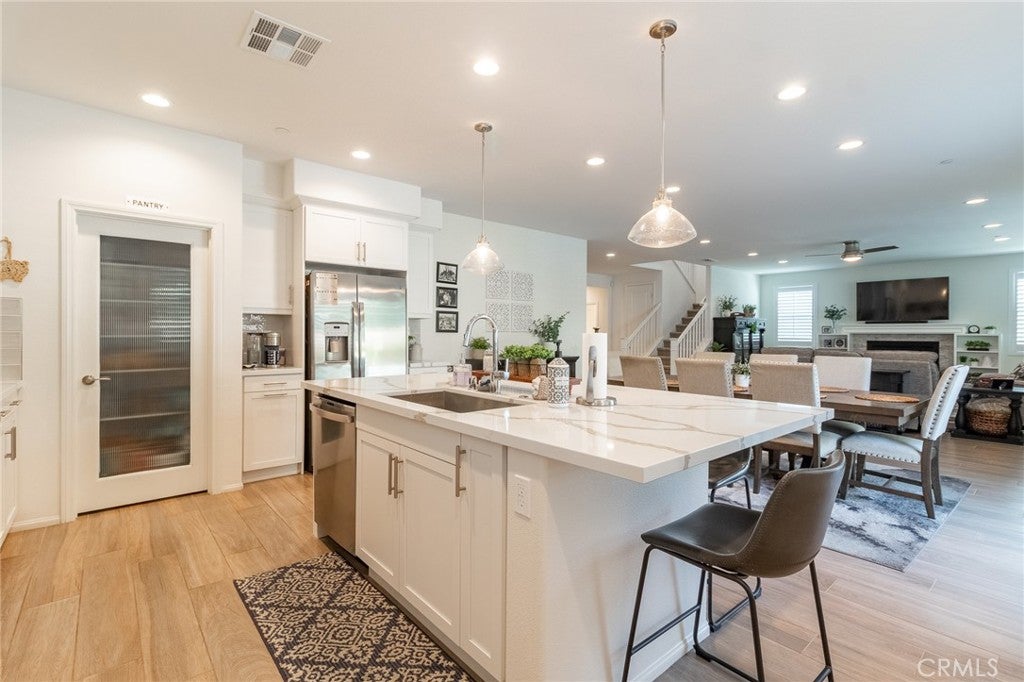 Redlands, California, 92374, United States, 5 Bedrooms Bedrooms, ,4 BathroomsBathrooms,Residential,For Sale,1974798