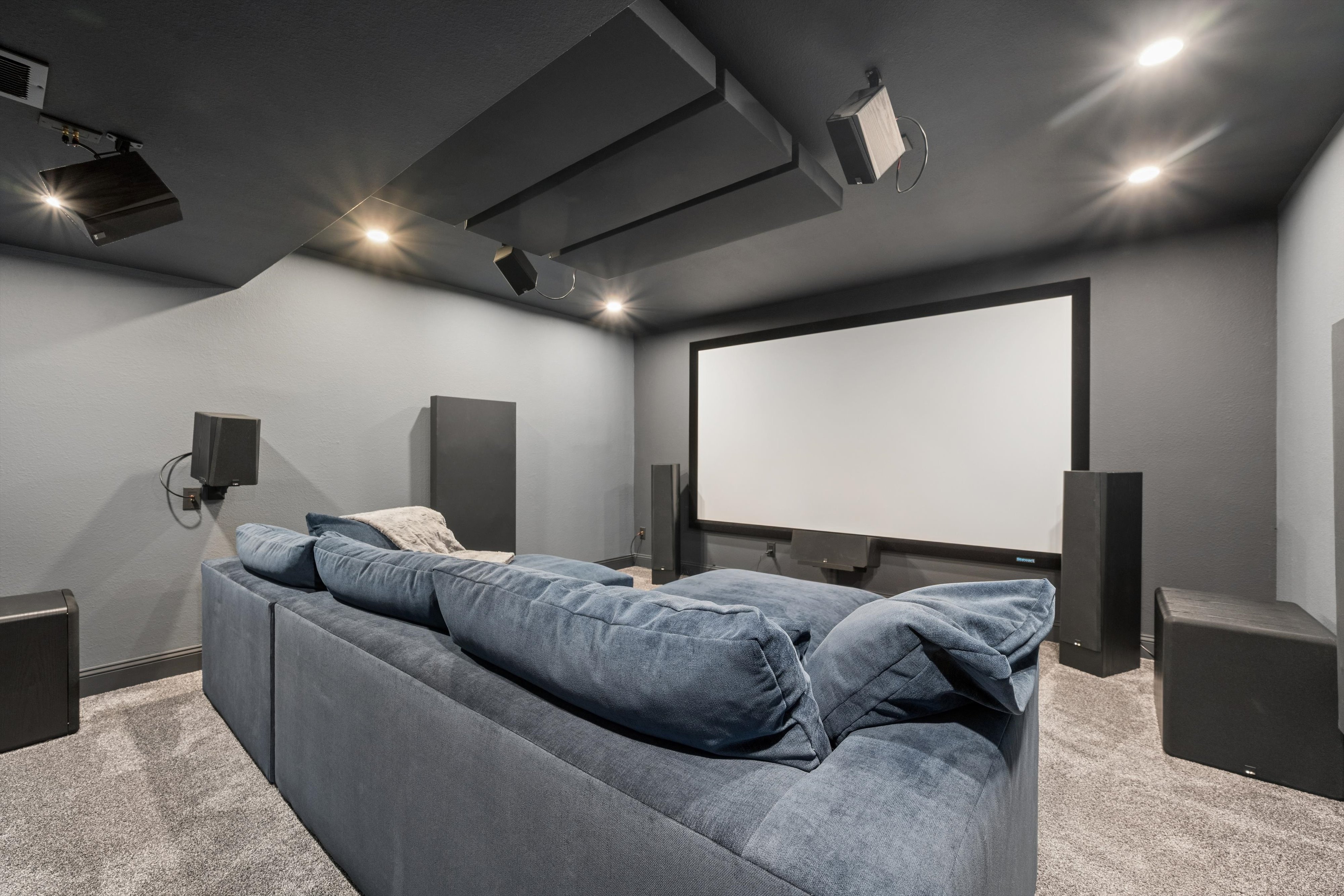  Beautifully updated home-Renovated from top to bottom with exceptional attention - 物件實景