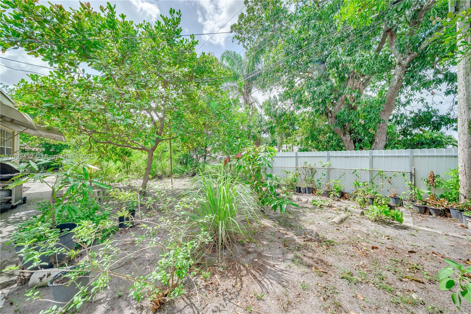 Hollywood, Florida, 33024, United States, 3 Bedrooms Bedrooms, ,2 BathroomsBathrooms,Residential,For Sale,1892932