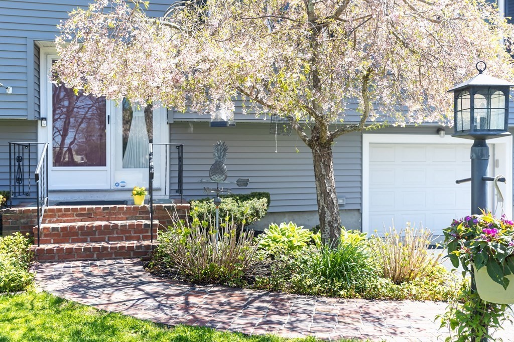 Brockton, Massachusetts, 02301, United States, 3 Bedrooms Bedrooms, ,2 BathroomsBathrooms,Residential,For Sale,1920767