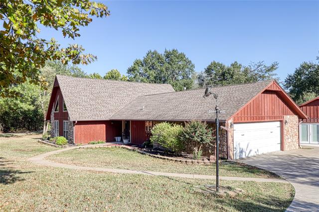 Eufaula, Oklahoma, 74432, United States, 3 Bedrooms Bedrooms, ,3 BathroomsBathrooms,Residential,For Sale,1987326