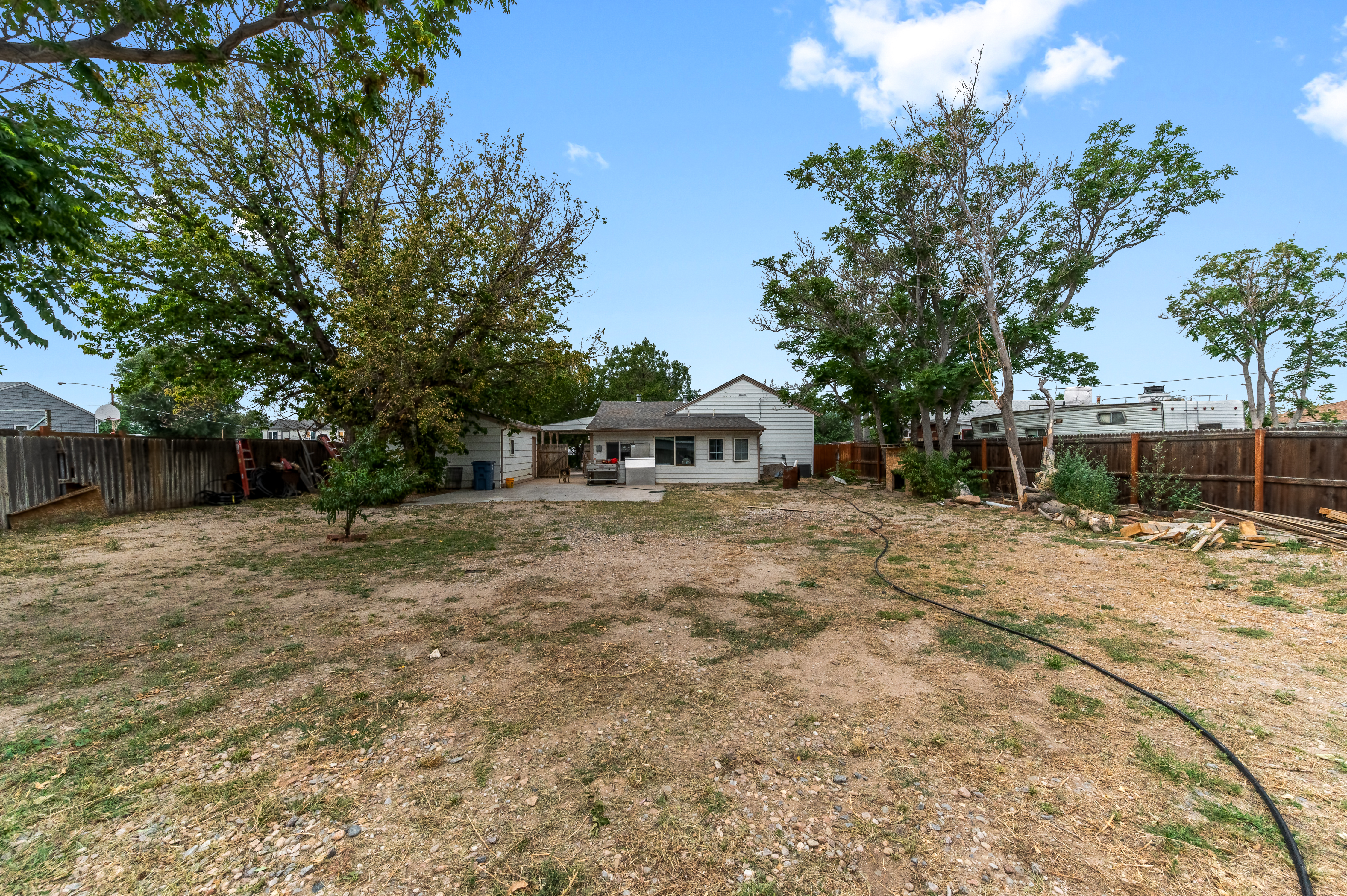  Commerce City Home with Fenced Yard and Plenty of Parking Space - 物件實景
