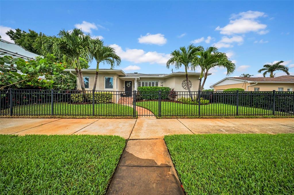 St Petersburg, Florida, 33704, United States, 2 Bedrooms Bedrooms, ,2 BathroomsBathrooms,Residential,For Sale,1897453