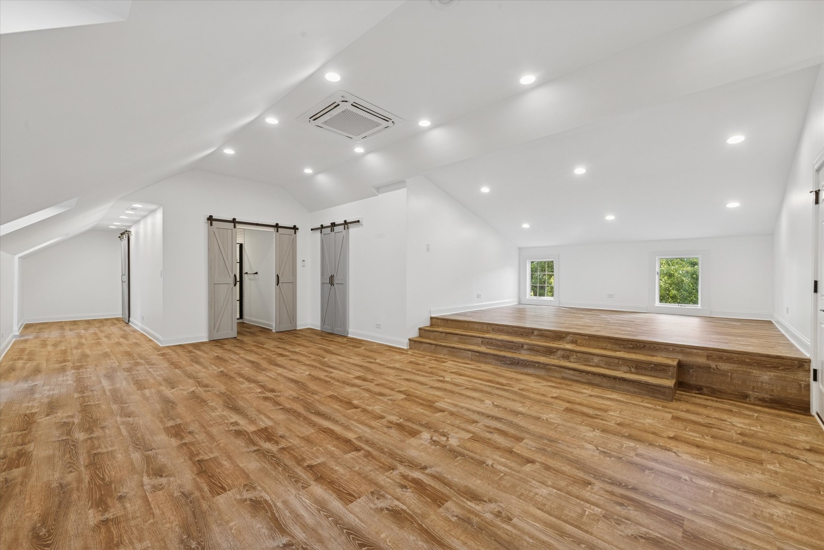 Hinsdale, Illinois, 60521, United States, 6 Bedrooms Bedrooms, ,8 BathroomsBathrooms,Residential,For Sale,1939484