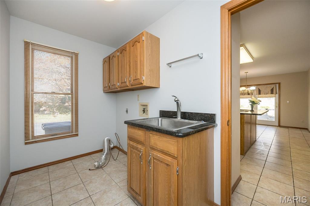 Chesterfield, Missouri, 63005, United States, 4 Bedrooms Bedrooms, ,3 BathroomsBathrooms,Residential,For Sale,1989616