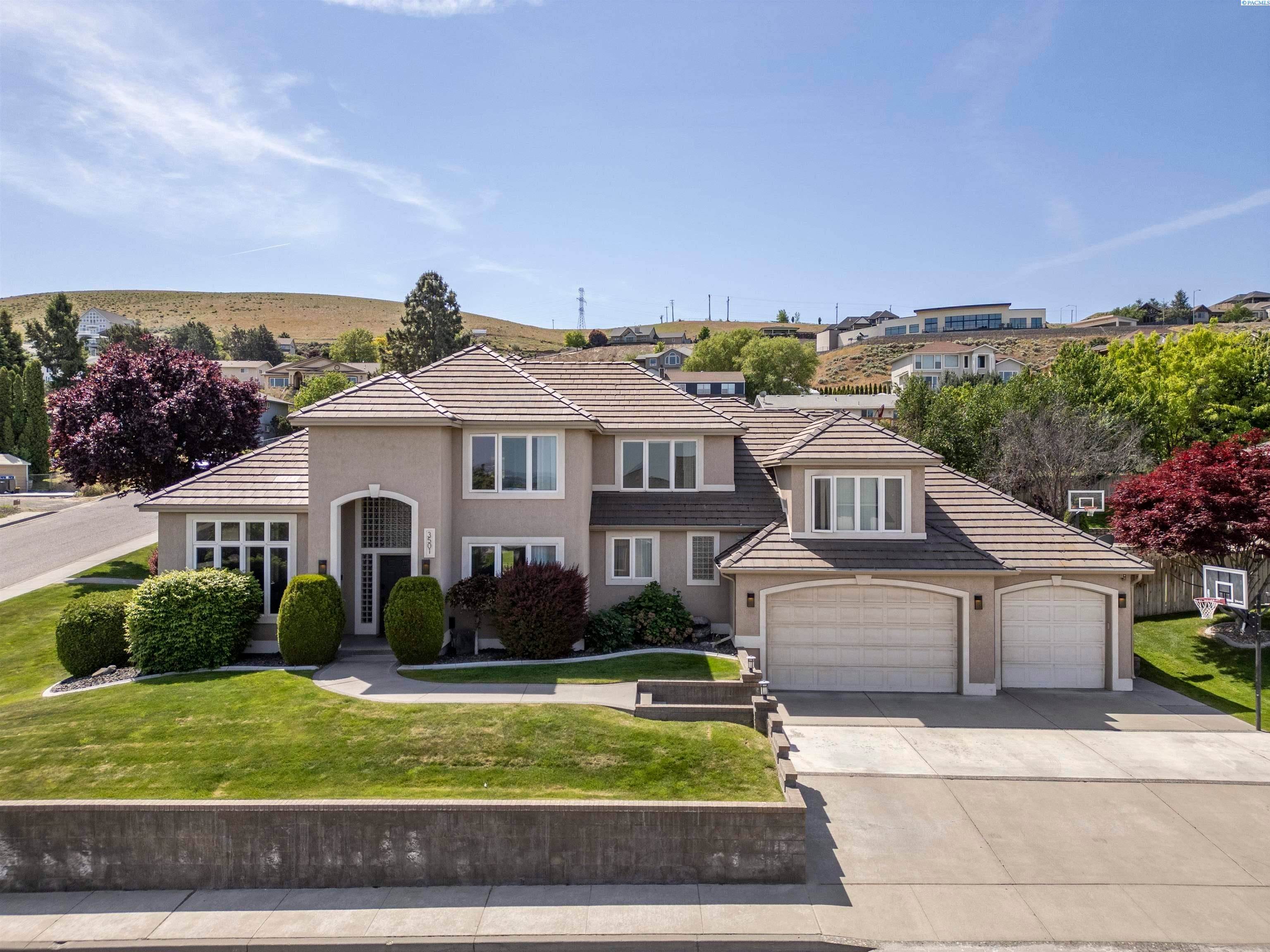 Kennewick, Washington, 99337, United States, 6 Bedrooms Bedrooms, ,4 BathroomsBathrooms,Residential,For Sale,1979182