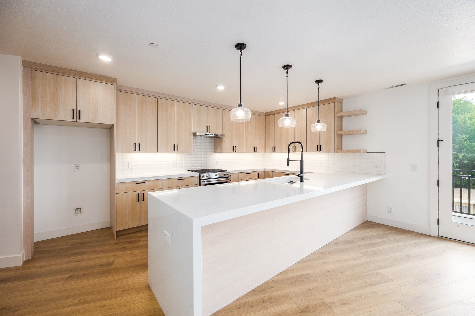  Newly Released Penthouse-Style Living in The Heart of Holladay Village - 物件實景