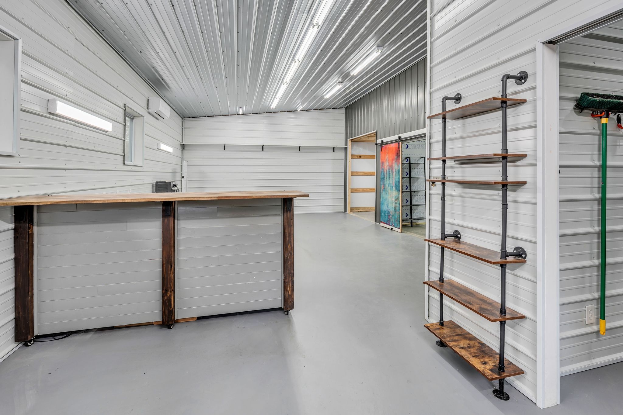 Lawrenceburg, Tennessee, 38464, United States, 3 Bedrooms Bedrooms, ,2 BathroomsBathrooms,Residential,For Sale,1988377