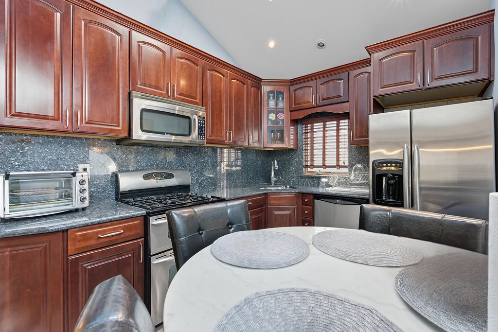 Howard, New York, 11414, United States, 4 Bedrooms Bedrooms, ,3 BathroomsBathrooms,Residential,For Sale,1975737