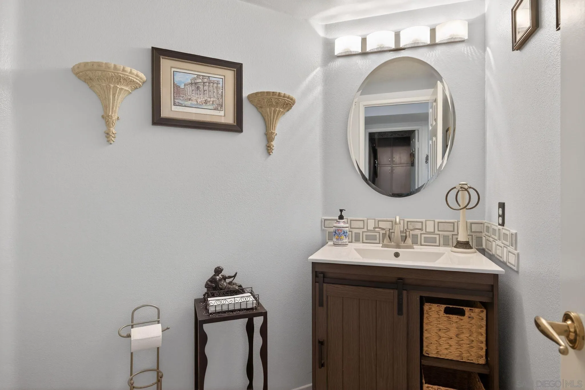 Camarillo, California, 93010, United States, 5 Bedrooms Bedrooms, ,4 BathroomsBathrooms,Residential,For Sale,2001849