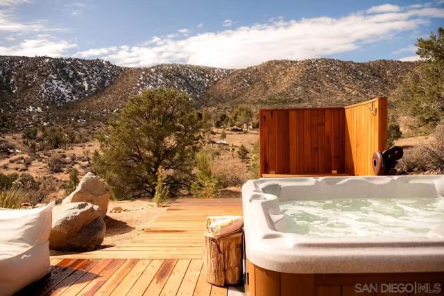 Pioneertown, California, 92268, United States, 2 Bedrooms Bedrooms, ,2 BathroomsBathrooms,Residential,For Sale,1990381