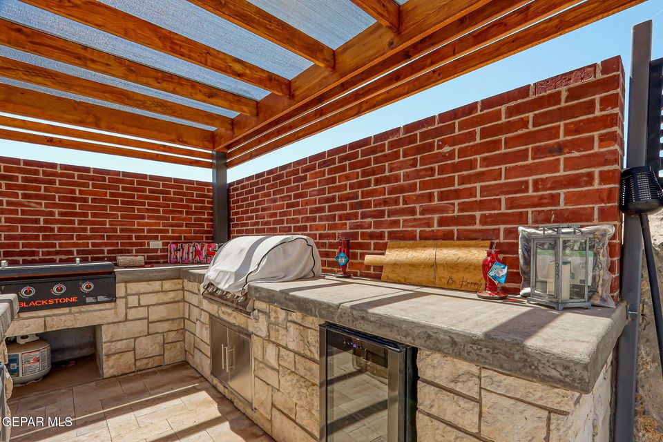 El Paso, Texas, 79932, United States, 5 Bedrooms Bedrooms, ,2 BathroomsBathrooms,Residential,For Sale,1915339