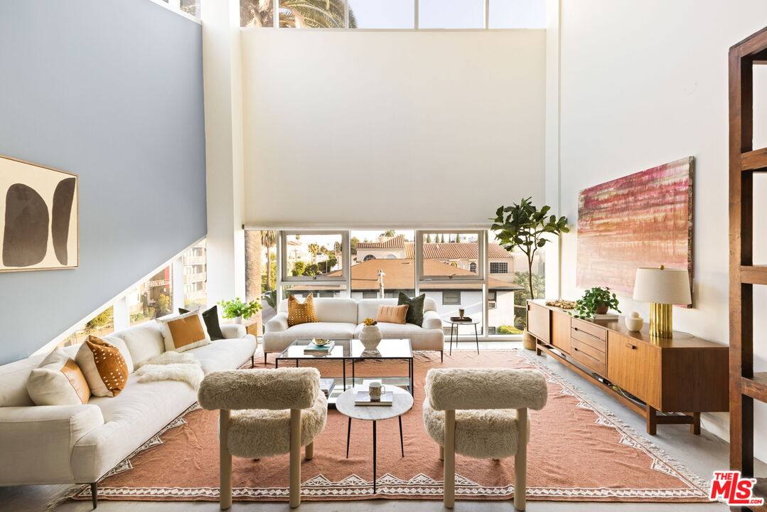 Los Angeles, California, 90038, United States, 2 Bedrooms Bedrooms, ,2 BathroomsBathrooms,Residential,For Sale,1917105