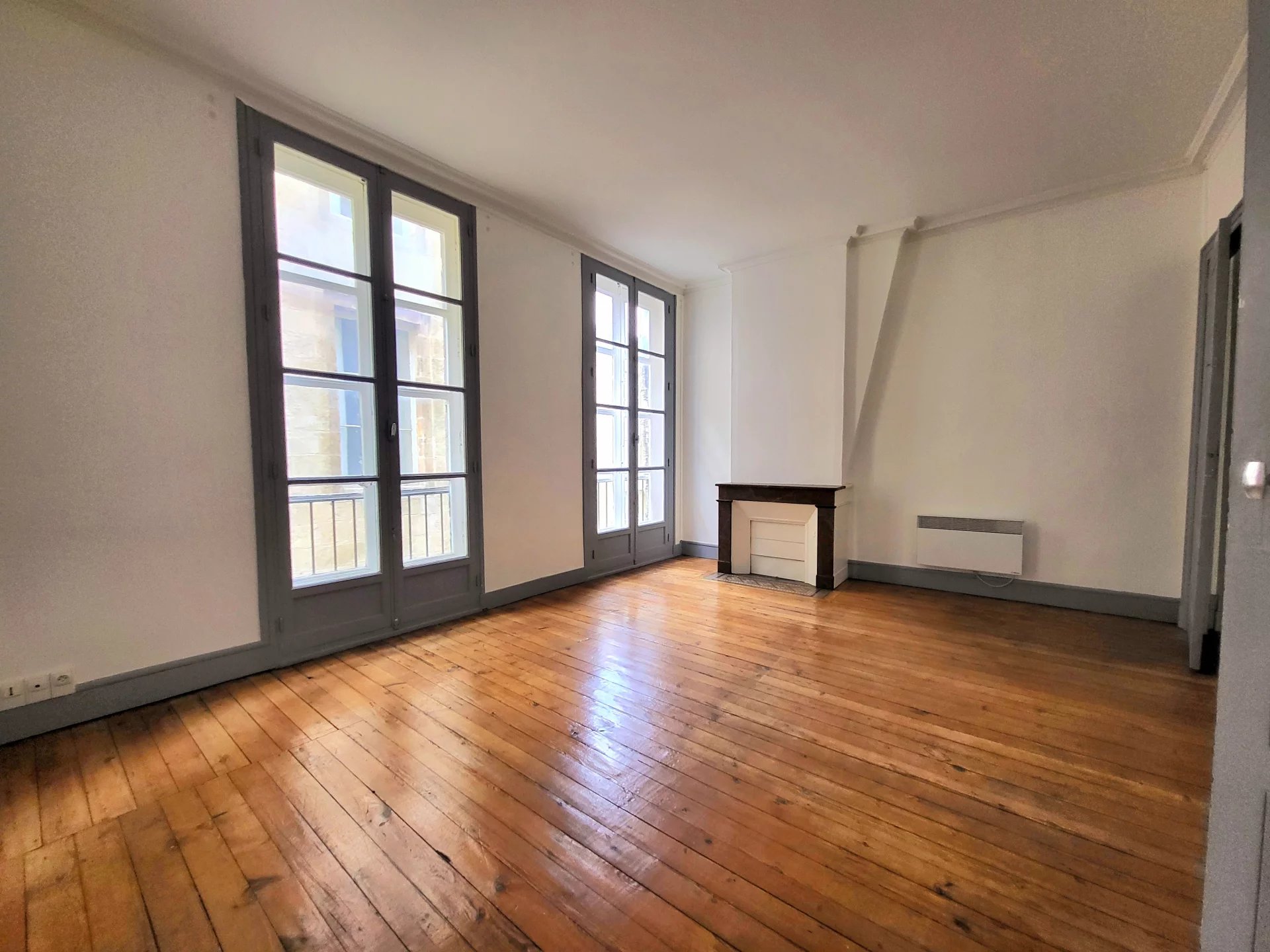 Bordeaux, New Aquitaine, 33000, FR, 3 Bedrooms Bedrooms, ,1 BathroomBathrooms,Residential,For Sale,1785697