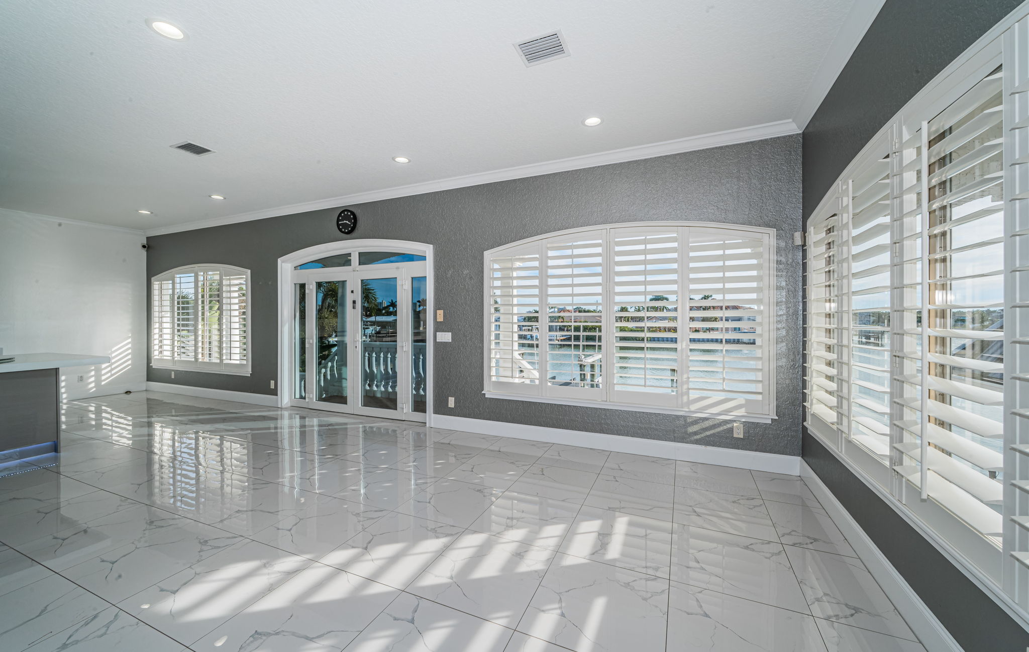 St Petersburg, Florida, 33707, United States, 4 Bedrooms Bedrooms, ,3 BathroomsBathrooms,Residential,For Sale,1992370