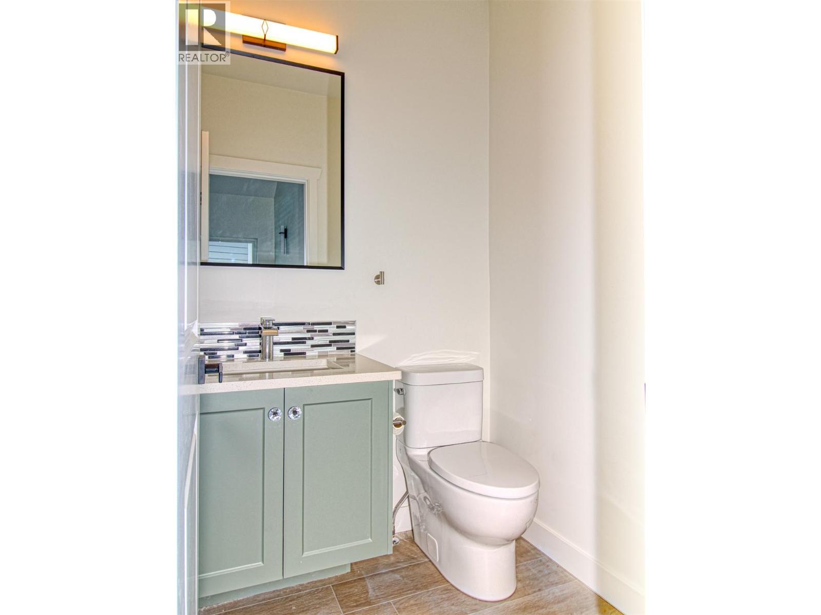 KELOWNA, British Columbia, V1Z 3R8, CA, 3 Bedrooms Bedrooms, ,2 BathroomsBathrooms,Residential,For Sale,1948634