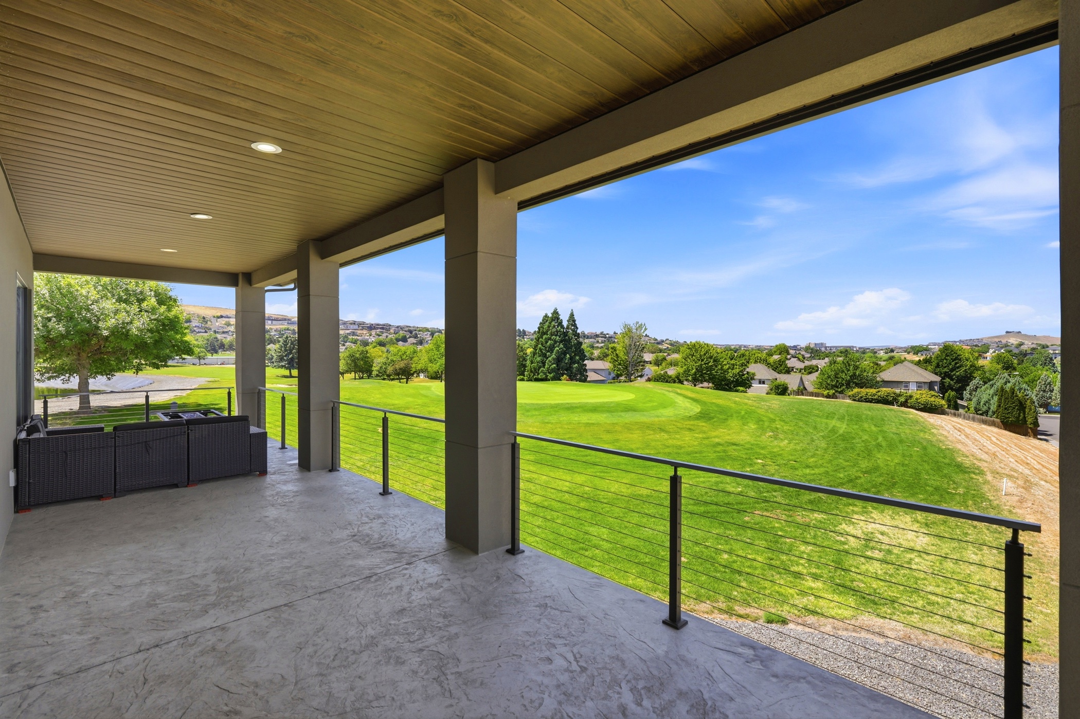  Stunning Home Stunning Views - 物件實景