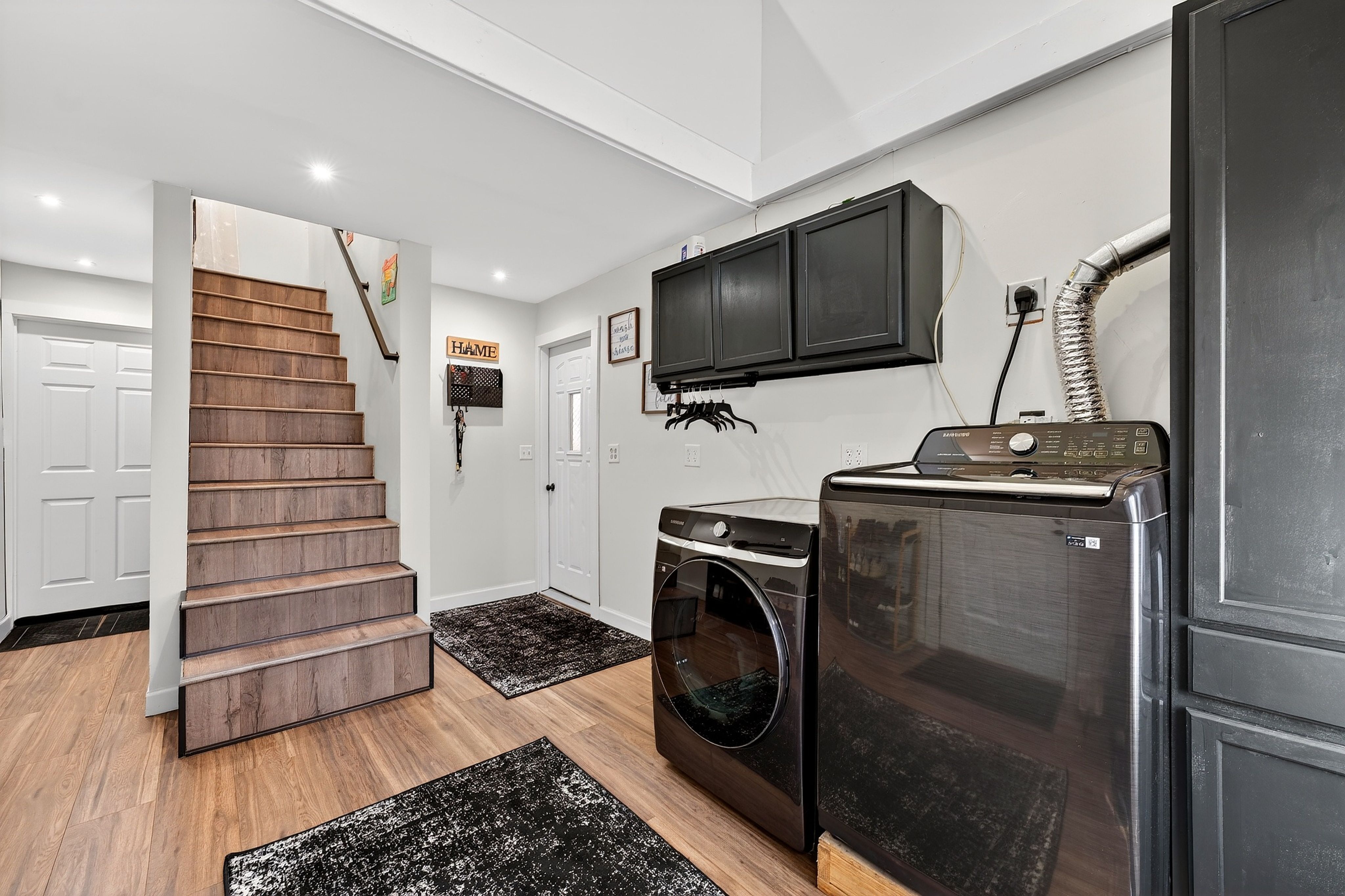  Ultimate Versatility: 7-Bedroom Gem with $40K in Upgrades & Private Guest Wing - 物件實景