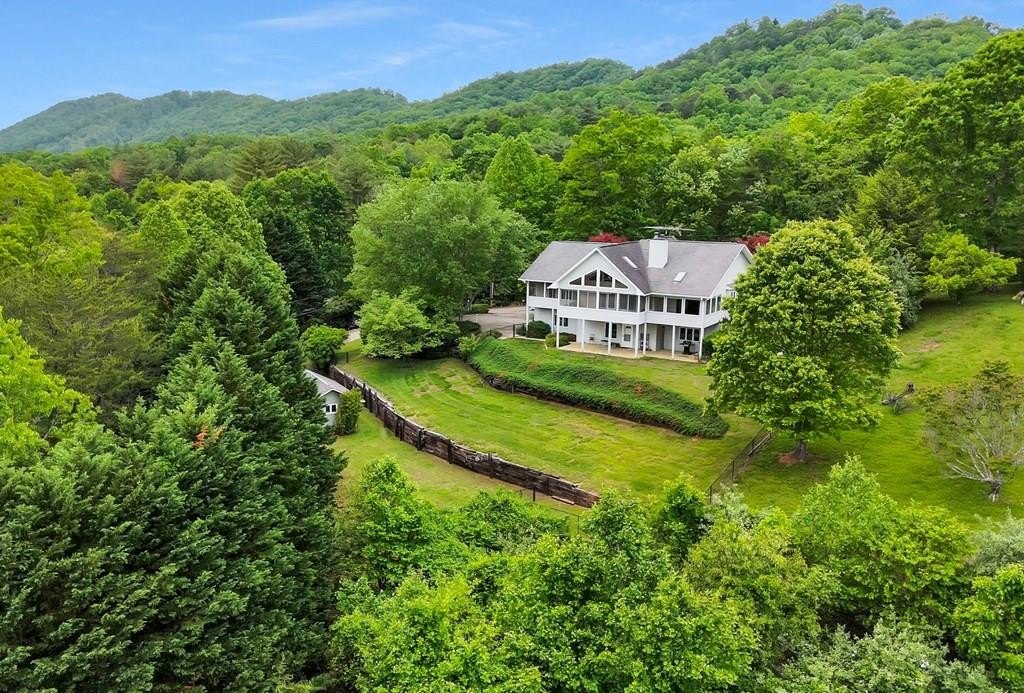 Hayesville, North Carolina, 28904, United States, 3 Bedrooms Bedrooms, ,4 BathroomsBathrooms,Residential,For Sale,1934980