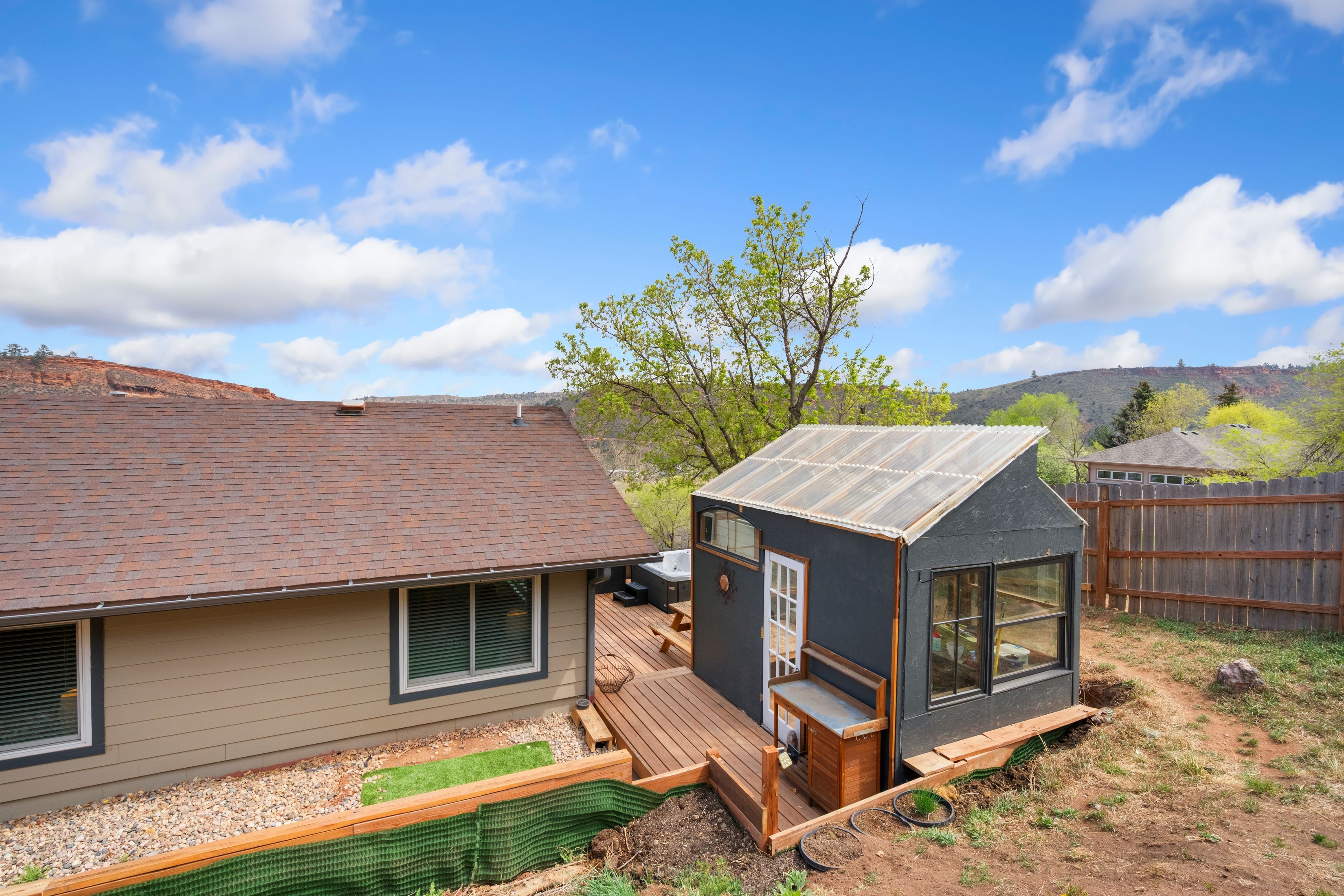  Beautifully Updated Raised Ranch, Perfectly Positioned to Capture Views - 物件實景