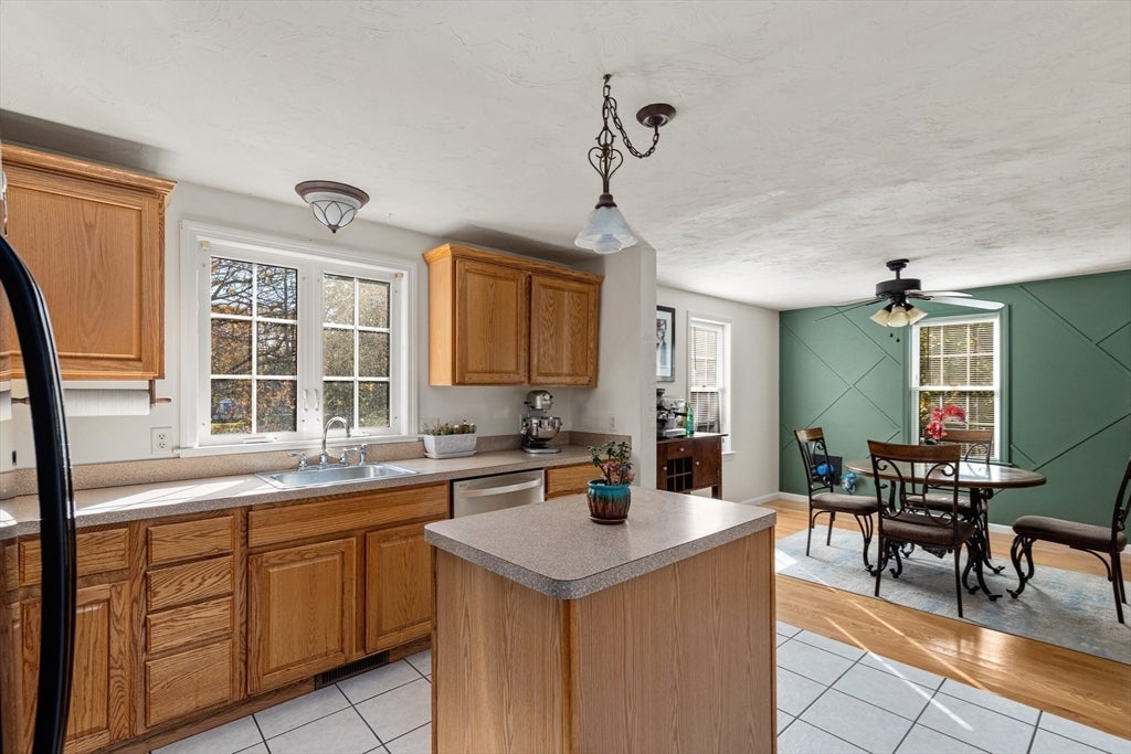 Carver, Massachusetts, 02330, United States, 2 Bedrooms Bedrooms, ,2 BathroomsBathrooms,Residential,For Sale,1983292