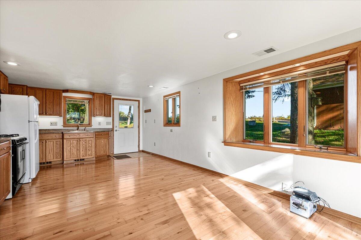 Osceola, Wisconsin, 53010, United States, 1 Bedroom Bedrooms, ,1 BathroomBathrooms,Residential,For Sale,1962522