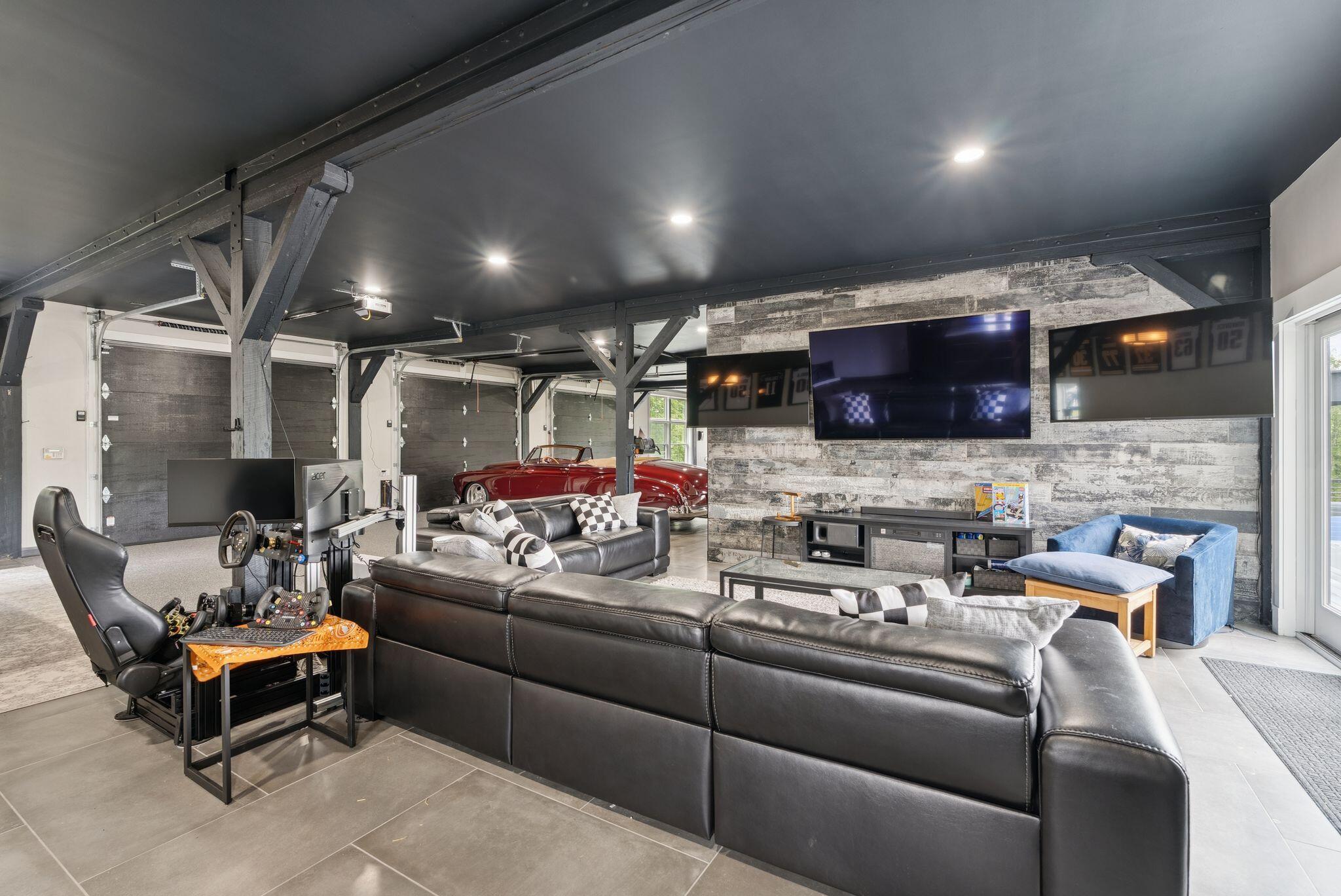 Falmouth, Maine, 04105, United States, 3 Bedrooms Bedrooms, ,4 BathroomsBathrooms,Residential,For Sale,1975511