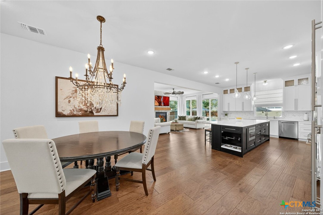 San Antonio, Texas, 78204, United States, 4 Bedrooms Bedrooms, ,4 BathroomsBathrooms,Residential,For Sale,1989633