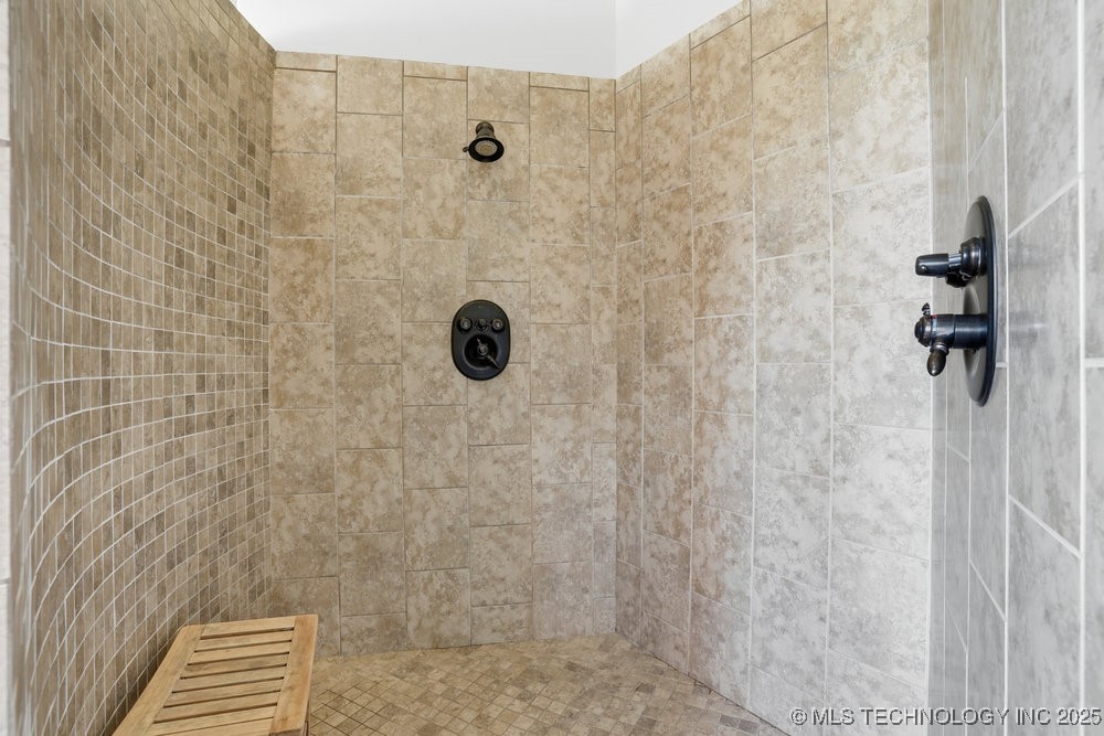 Jenks, Oklahoma, 74037, United States, 5 Bedrooms Bedrooms, ,6 BathroomsBathrooms,Residential,For Sale,1989076