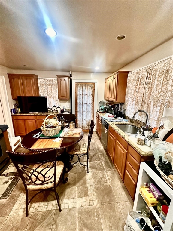 Milton, Massachusetts, 02186, United States, 3 Bedrooms Bedrooms, ,1 BathroomBathrooms,Residential,For Sale,2010793