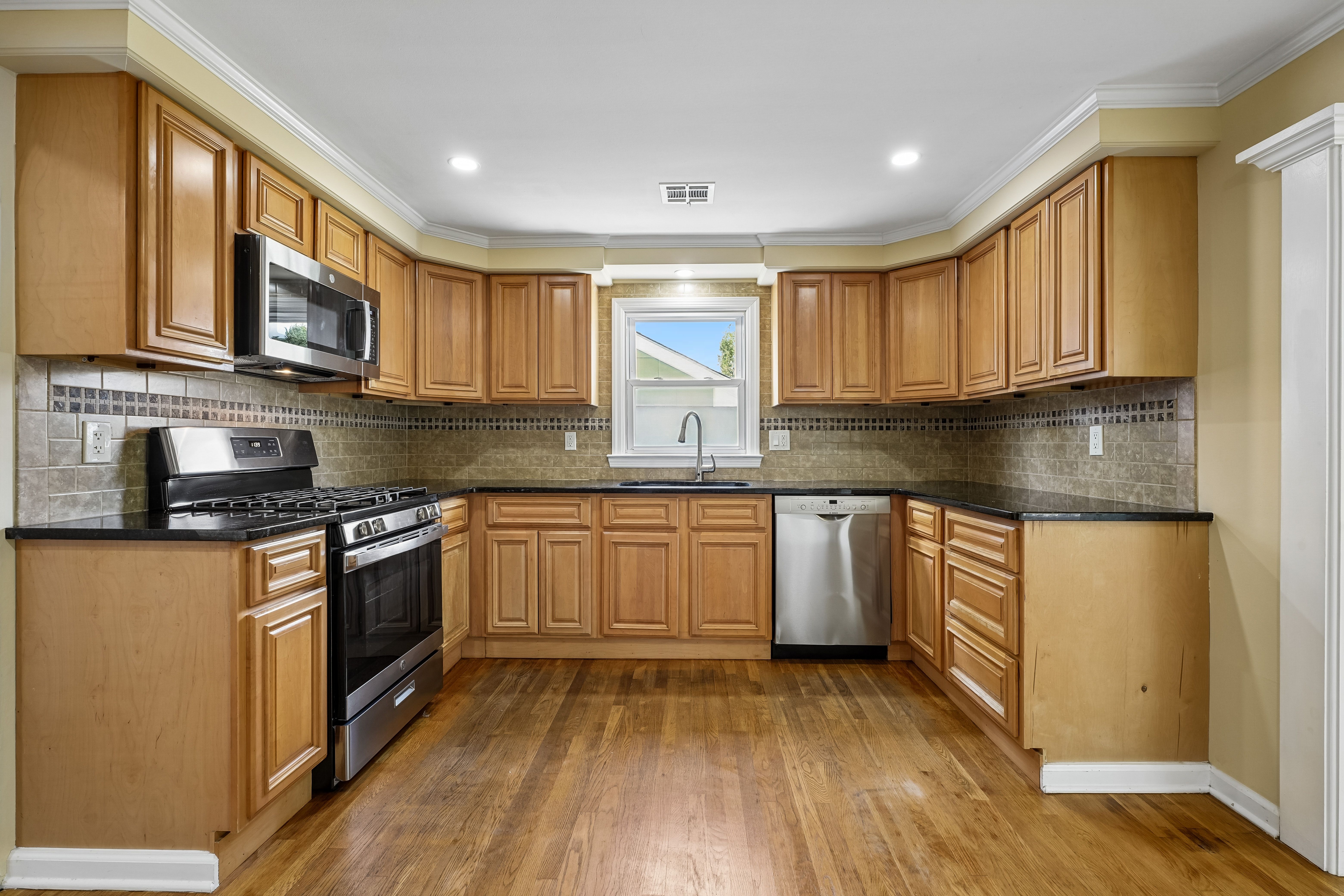 1402 Dey Street, South Plainfield, NJ 07080 - 物件實景